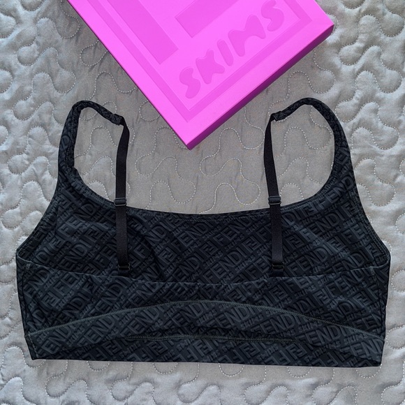 FENDI x SKIMS 🖤 capsule collection LIMITED EDITION ONE Bralette in Black 🖤 - Picture 6 of 11